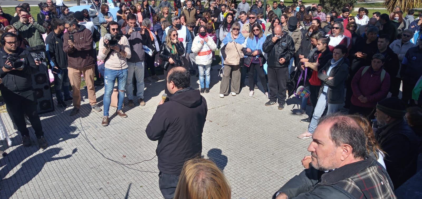 Tres Arroyos marcha en defensa de la democracia y en repudio al atentado contra Cristina Kirchner