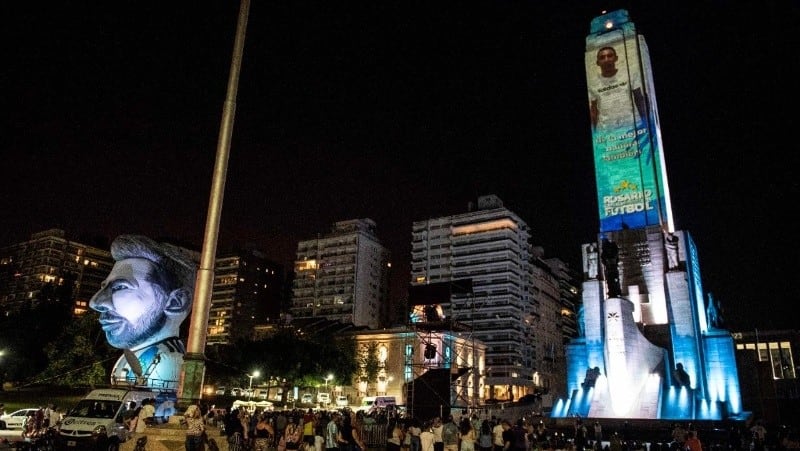 El Monumento a la Bandera fue sede de un homenaje a la Selección.