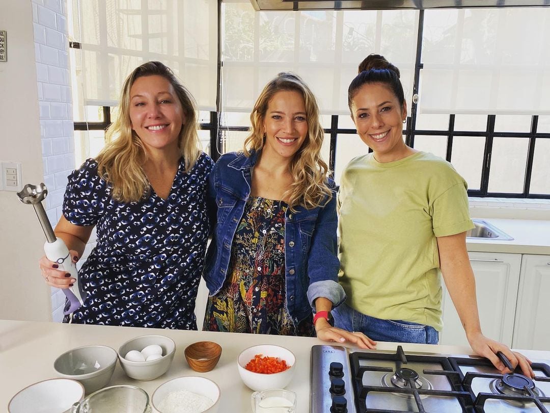 Luisana Lopilato con su hermana y la chef Estefi Colombo