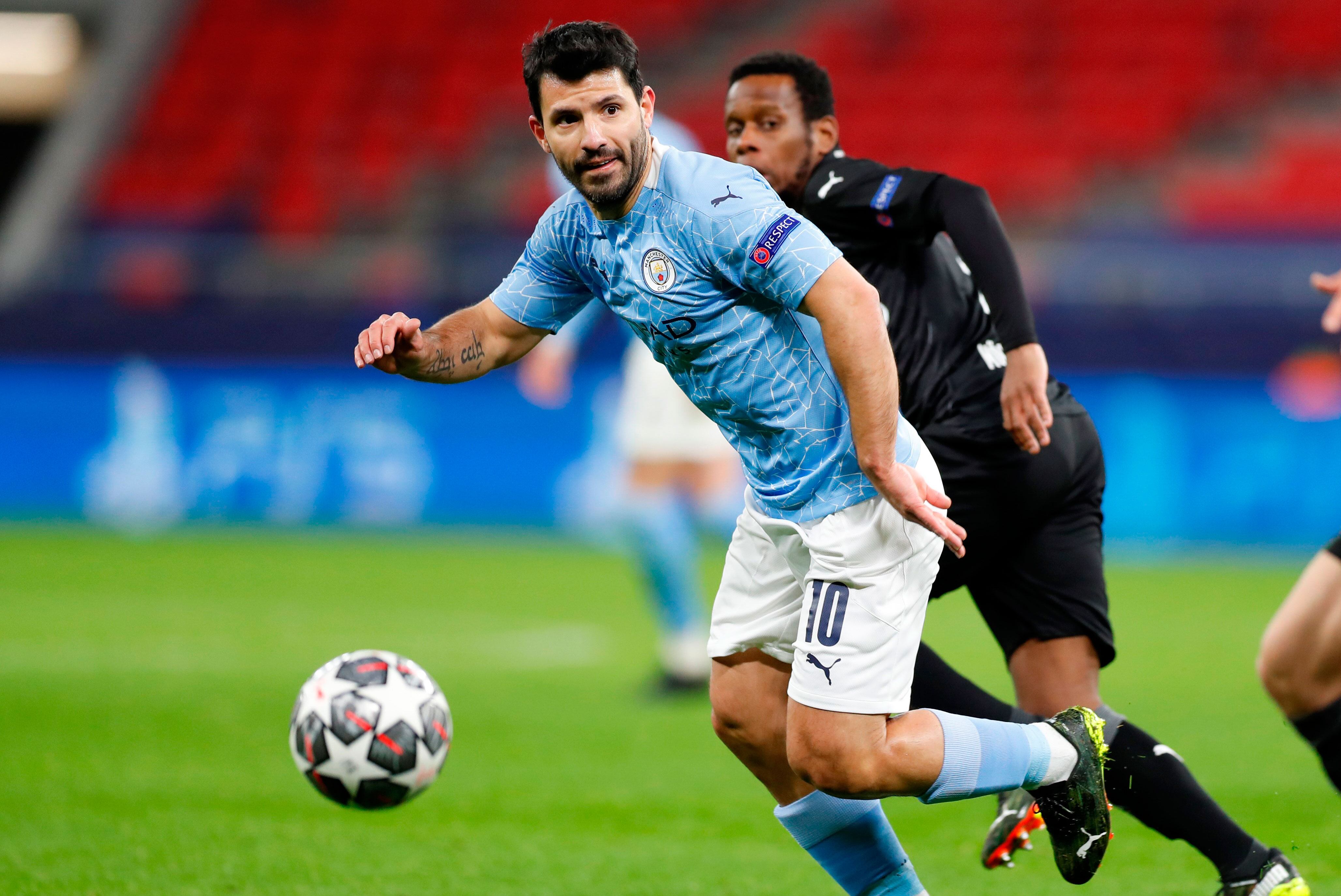 Sergio Agüero le regaló su camiseta del Manchester City a una escuela de Corrientes.