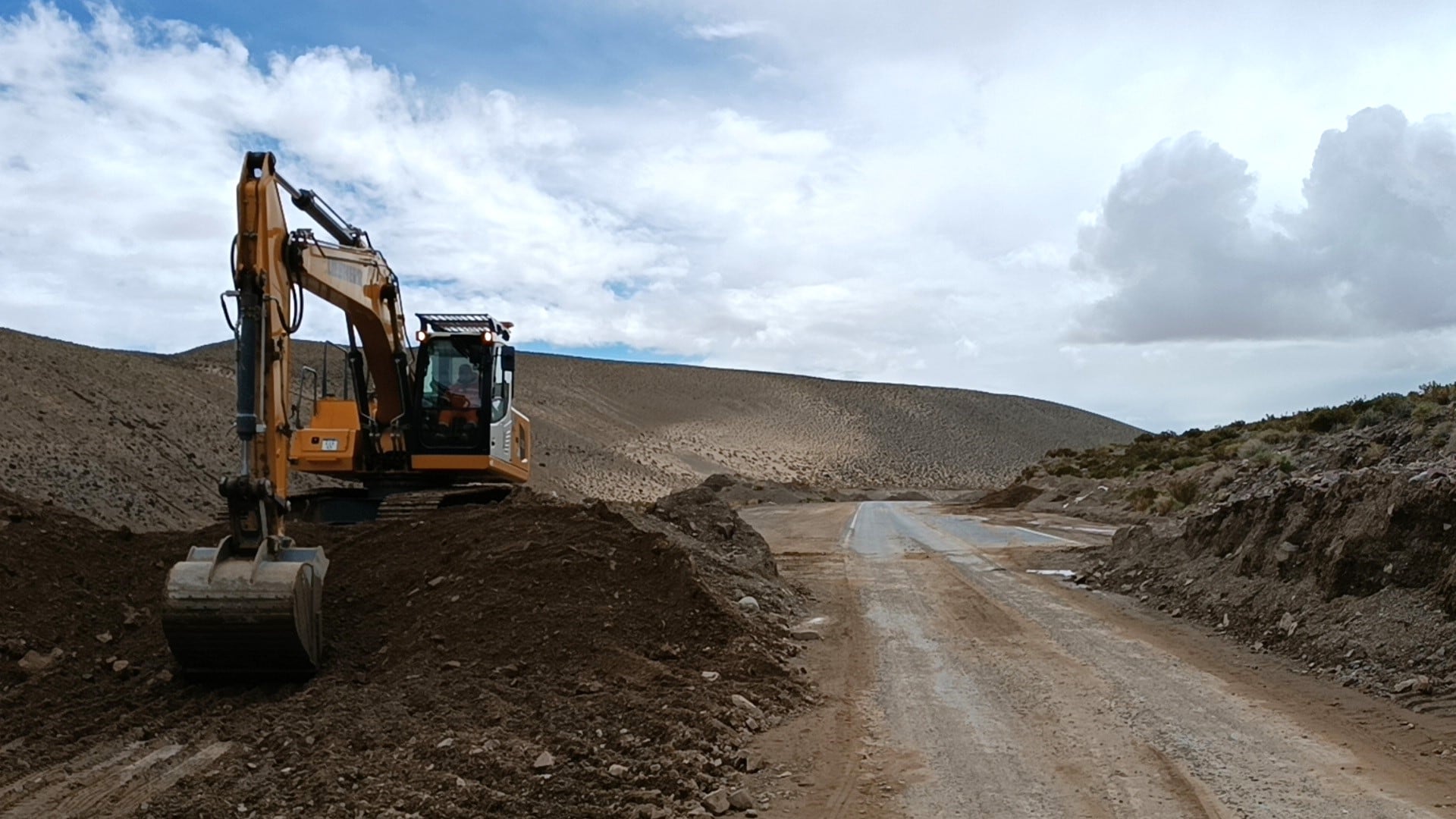 El desborde de arroyos provocó anegamientos en las rutas, dejando algunos puntos intransitables por varias horas, hasta su despeje por parte de equipos viales.