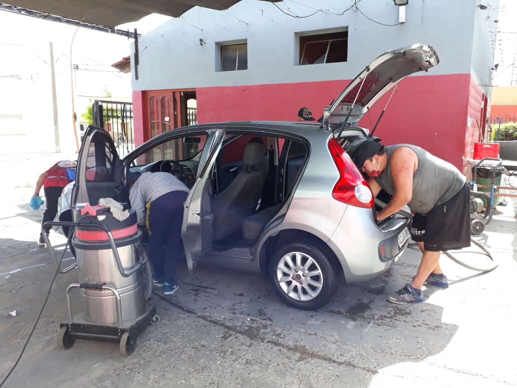 Lavaderos de autos se unieron por solidaridad