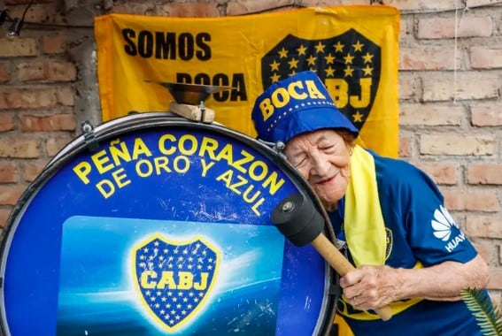 María Valenzuela, la mujer cipoleña de 95 años que es fanática de Boca Juniors.