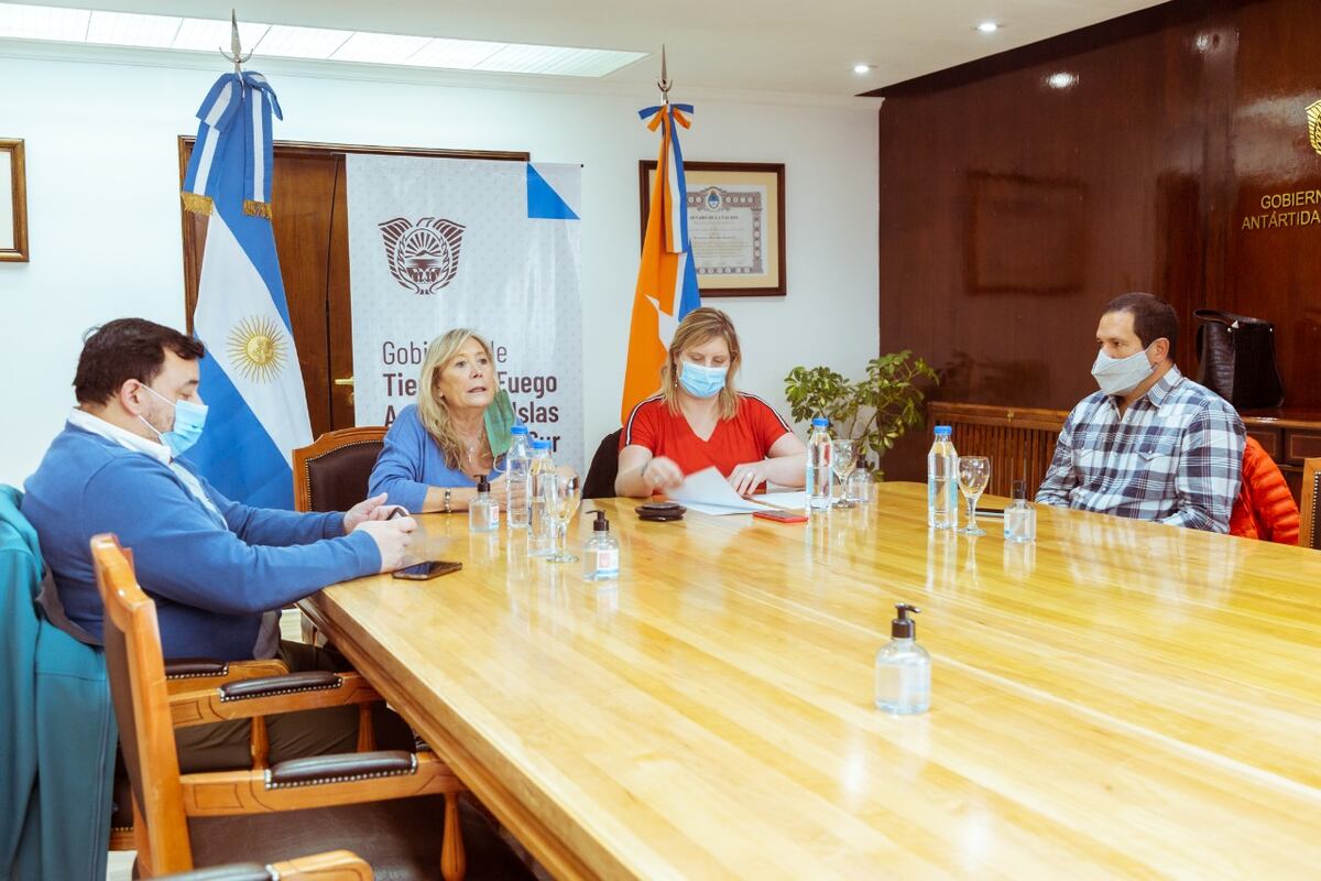El gobierno provincial se adhiere al DNU y se establecen nuevas medidas de prevención