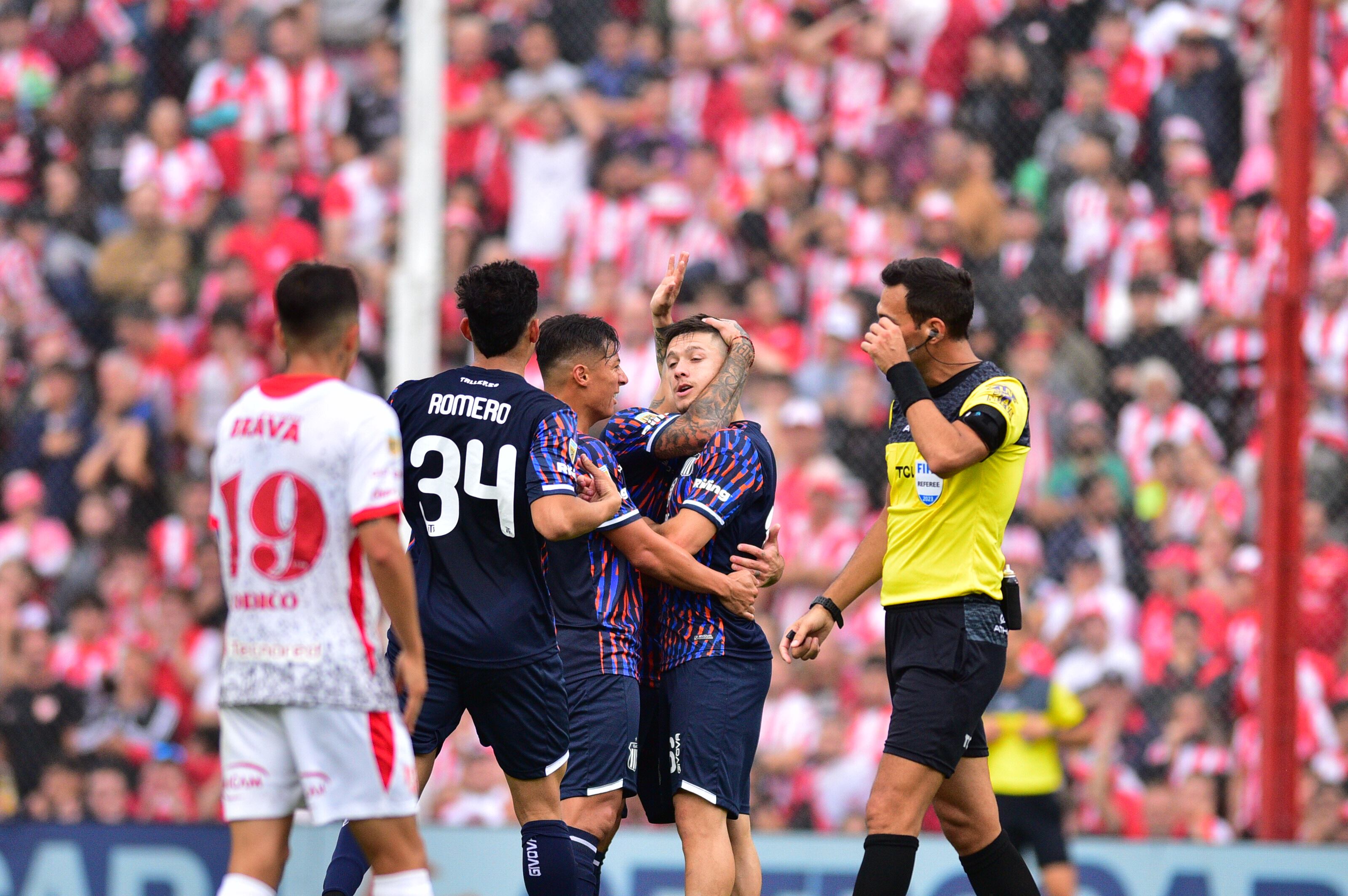 Rodrigo Garro marcó el 2-0 de Talleres ante Instituto. (Ramiro Pereyra / La Voz)