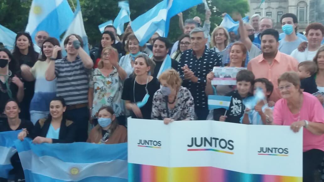 JUNTOS cerró su campaña en la Plaza San Martín