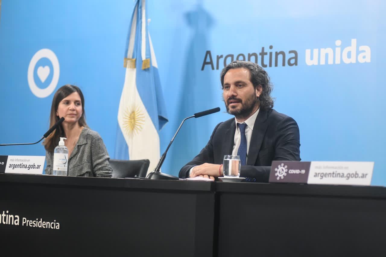 Las jubilaciones, pensiones y asignaciones aumentarán 5% en diciembre
Santiago Cafiero y la titular de la Anses, Fernanda Raverta, dieron detalles del incremento. (Presidencia)