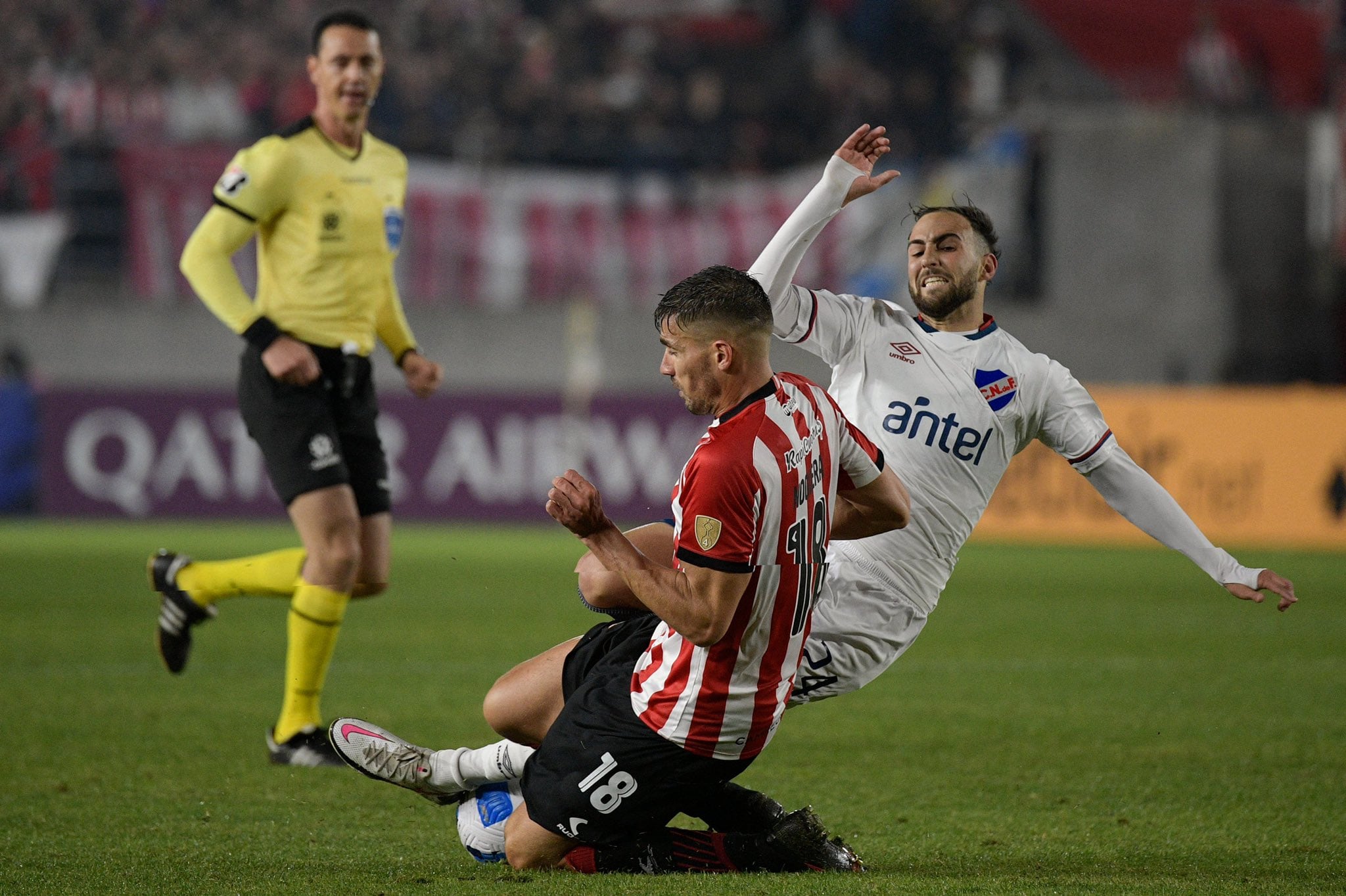 Estudiantes venció por 1 a 0 a Nacional por Copa Libertadores.