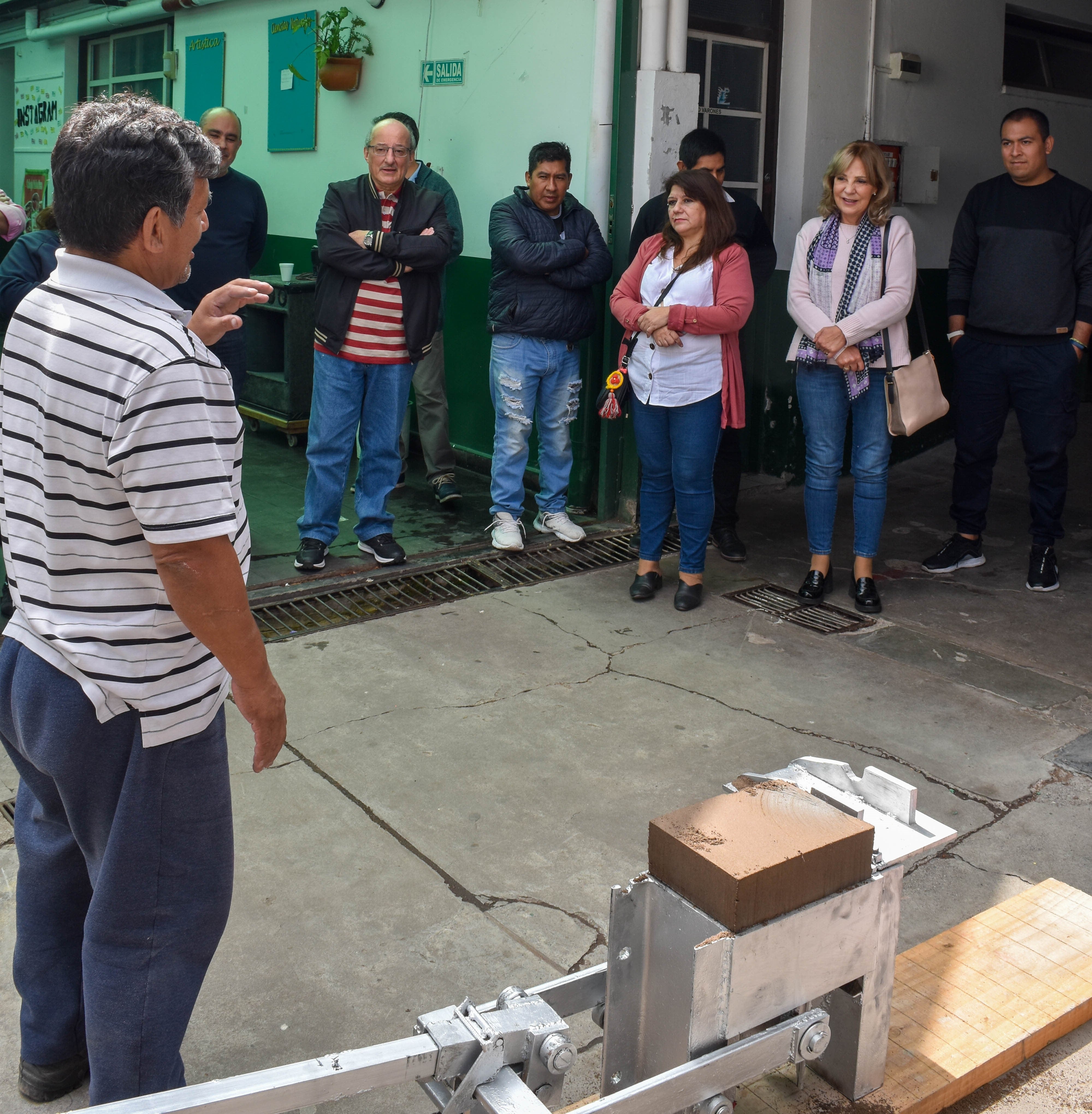 Cooperativistas de la ciudad expusieron ante la candidata del Frente Justicialista Liliana Fellner y su equipo, algunas de sus actividades.