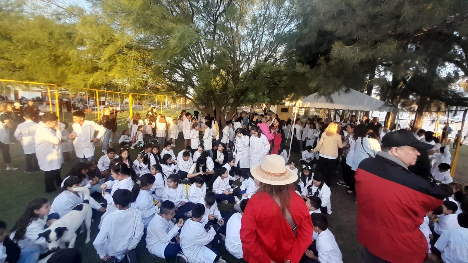 Muchos de los alumnos de Ramiro se animaron a subir al escenario para cantar sus canciones urgentes.