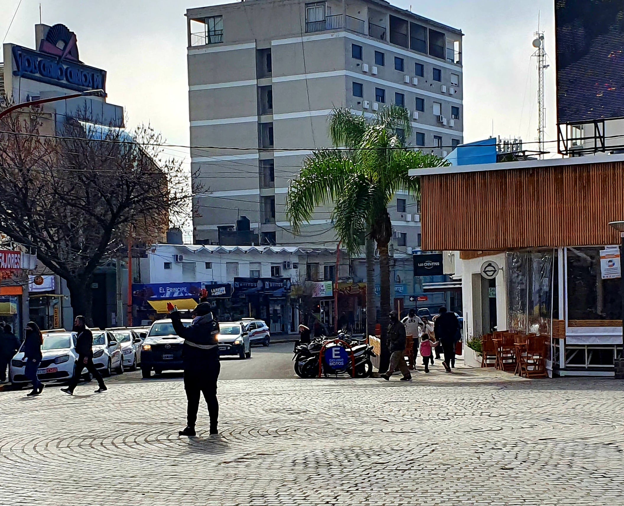 Esquina céntrica de la ciudad este 19 de junio al mediodía.