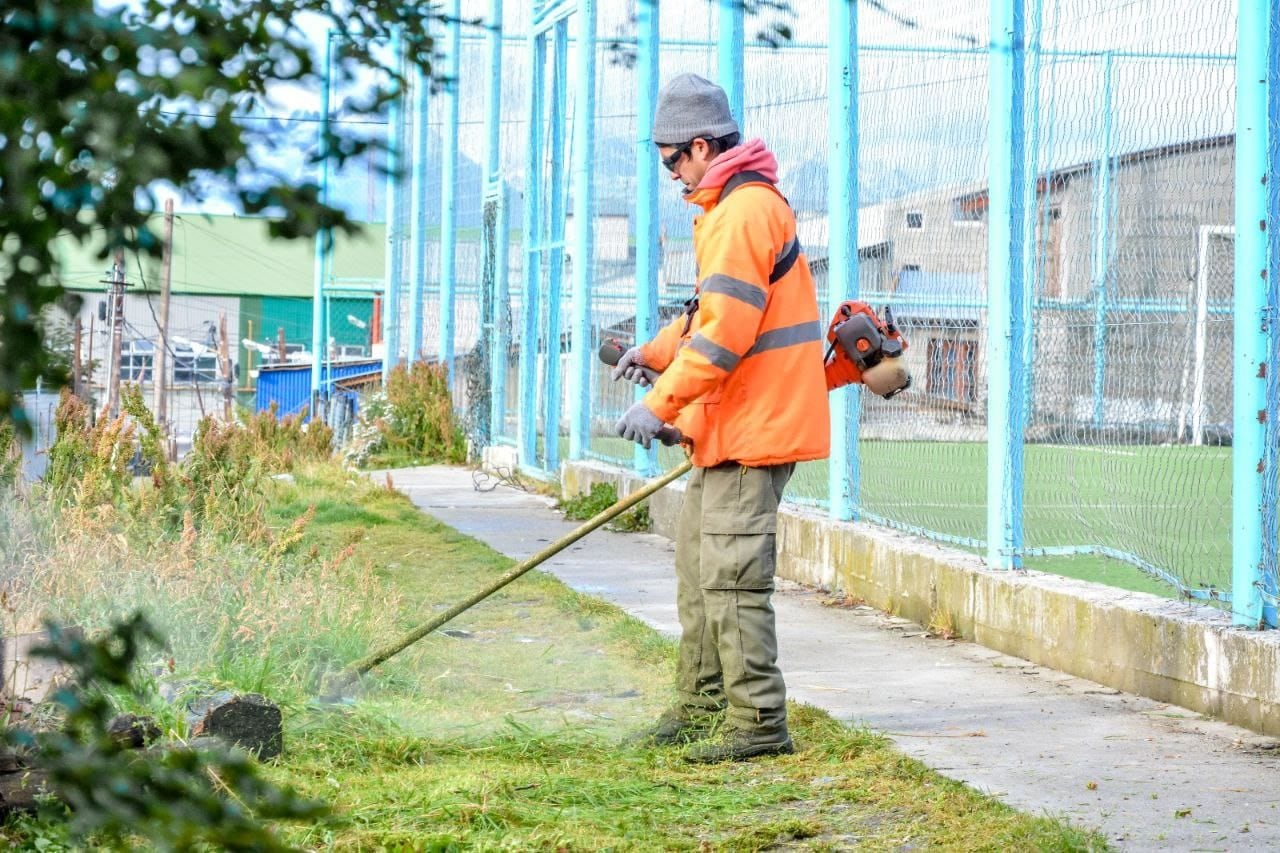 Ushuaia: realizaron jornada de limpieza en los barrios Felipe Varela y Latinoamericano