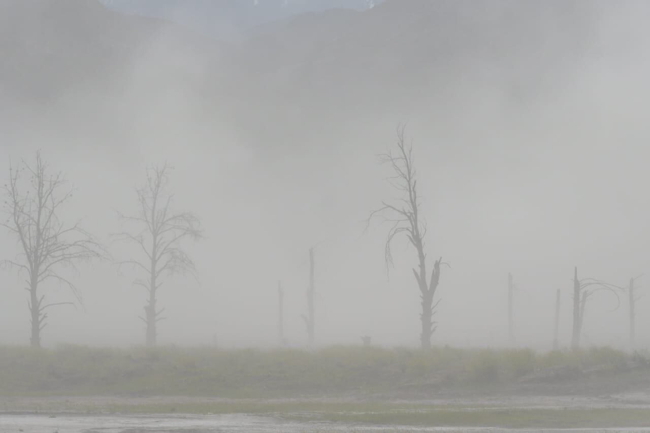 Así está Potrerillos este viernes a a tarde, con el fuerte viento Zonda. Foto: Ignacio Blanco / Los Andes.