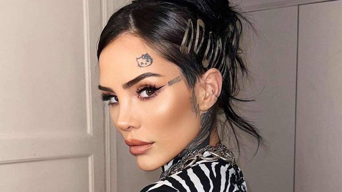 Desde Punta del Este, Cande Tinelli dejó a la vista todos sus tatuajes con una microbikini beige