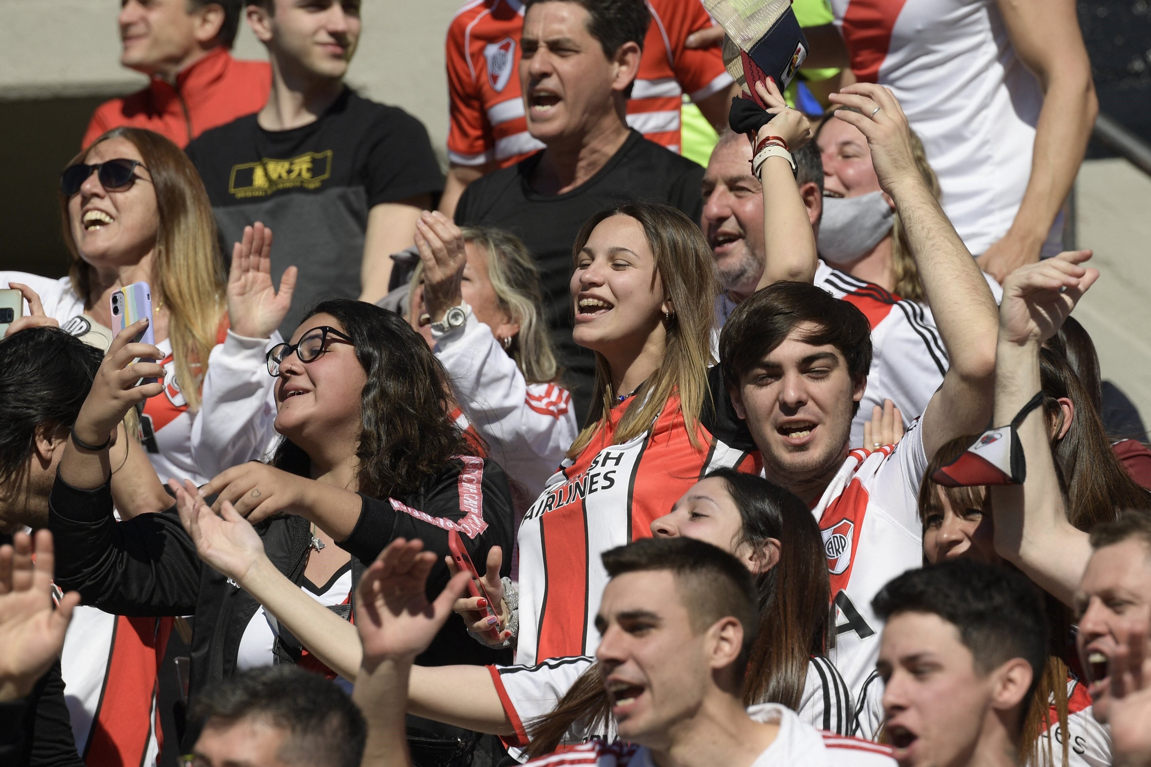 Las mejores fotos del regreso de los hinchas al Monumental para el Superclásico.