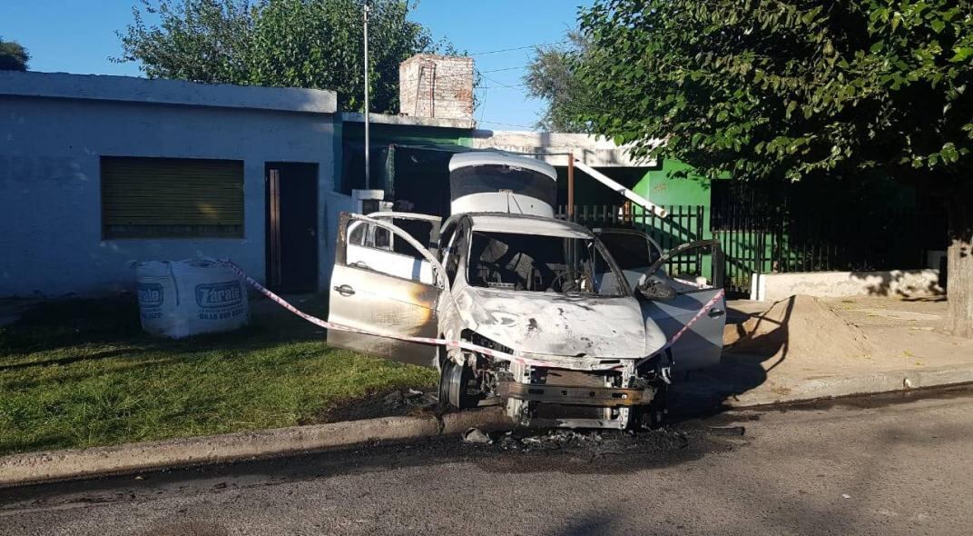 La mujer habría intentado incendiar el auto de su novio (gentileza, La Voz).