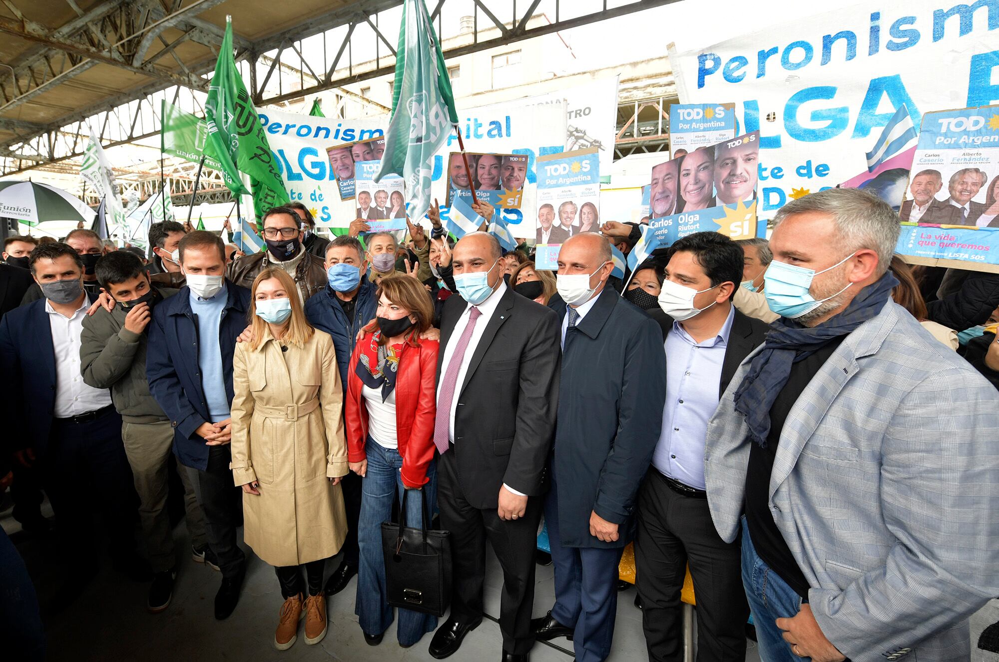 El jefe de Gabinete de Ministros de la Nación, Juan Manzur, realiza un viaje de prueba en el Tren Metropolitano, desde la Estación Hospital Neonatal hasta la Estación Mitre, junto al ministro de Transporte, Alexis Guerrera; los secretarios de Obras Públicas, Martín Gill, y de Energía, Darío Martínez; el presidente de Trenes Argentinos, Martín Marinucci; el senador nacional, Carlos Caserio; la diputada nacional Gabriela Estévez y la concejala de la ciudad de Córdoba, Olga Ruitort. Córdoba, viernes 5 de noviembre de 2021. Foto: Irina Sánchez/ jefatura de gabinete.