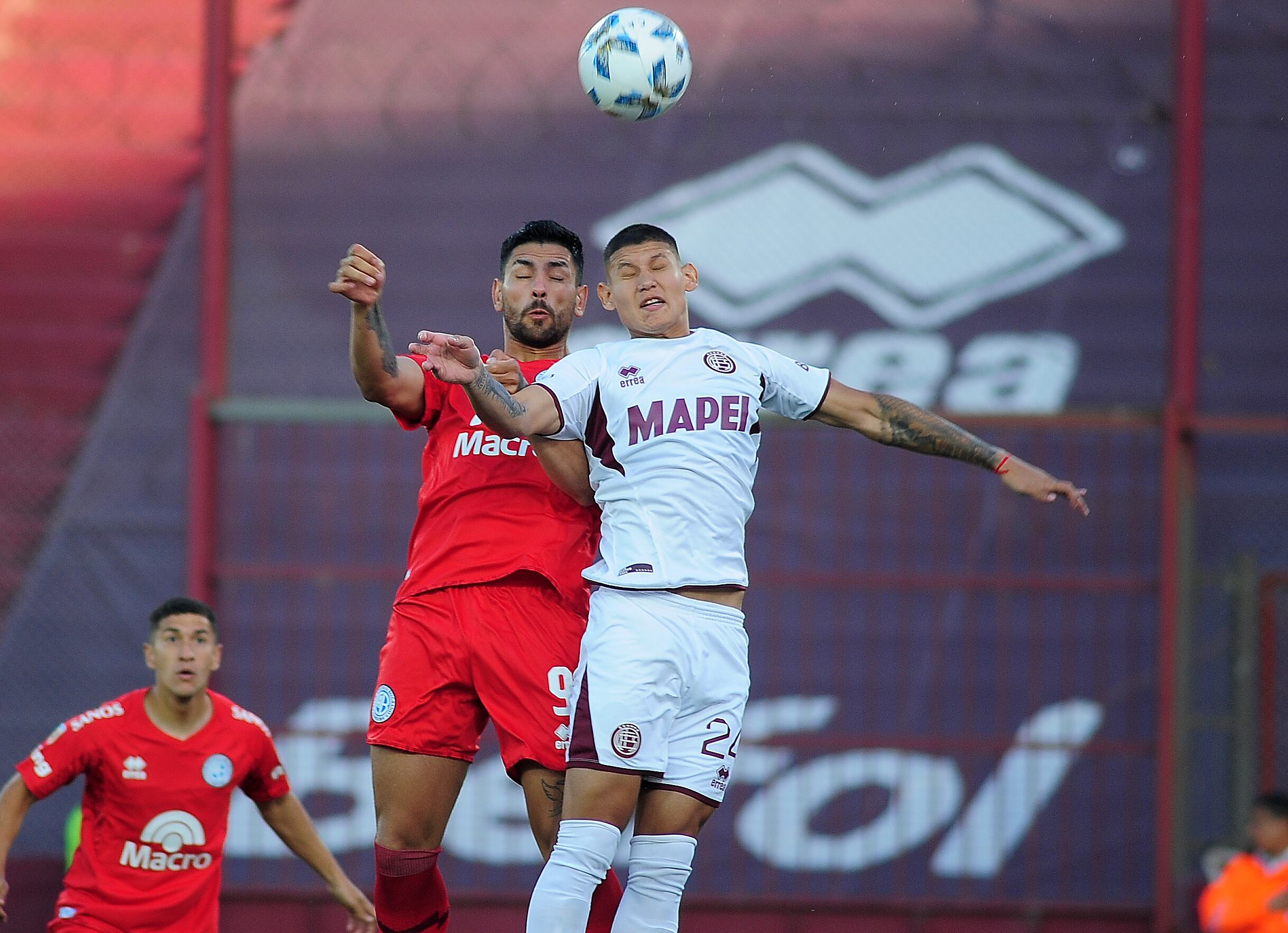 Lucas Passerini, delantero de Belgrano, ante Lanús por la Copa de la Liga Profesional 2023. (Fotobaires)