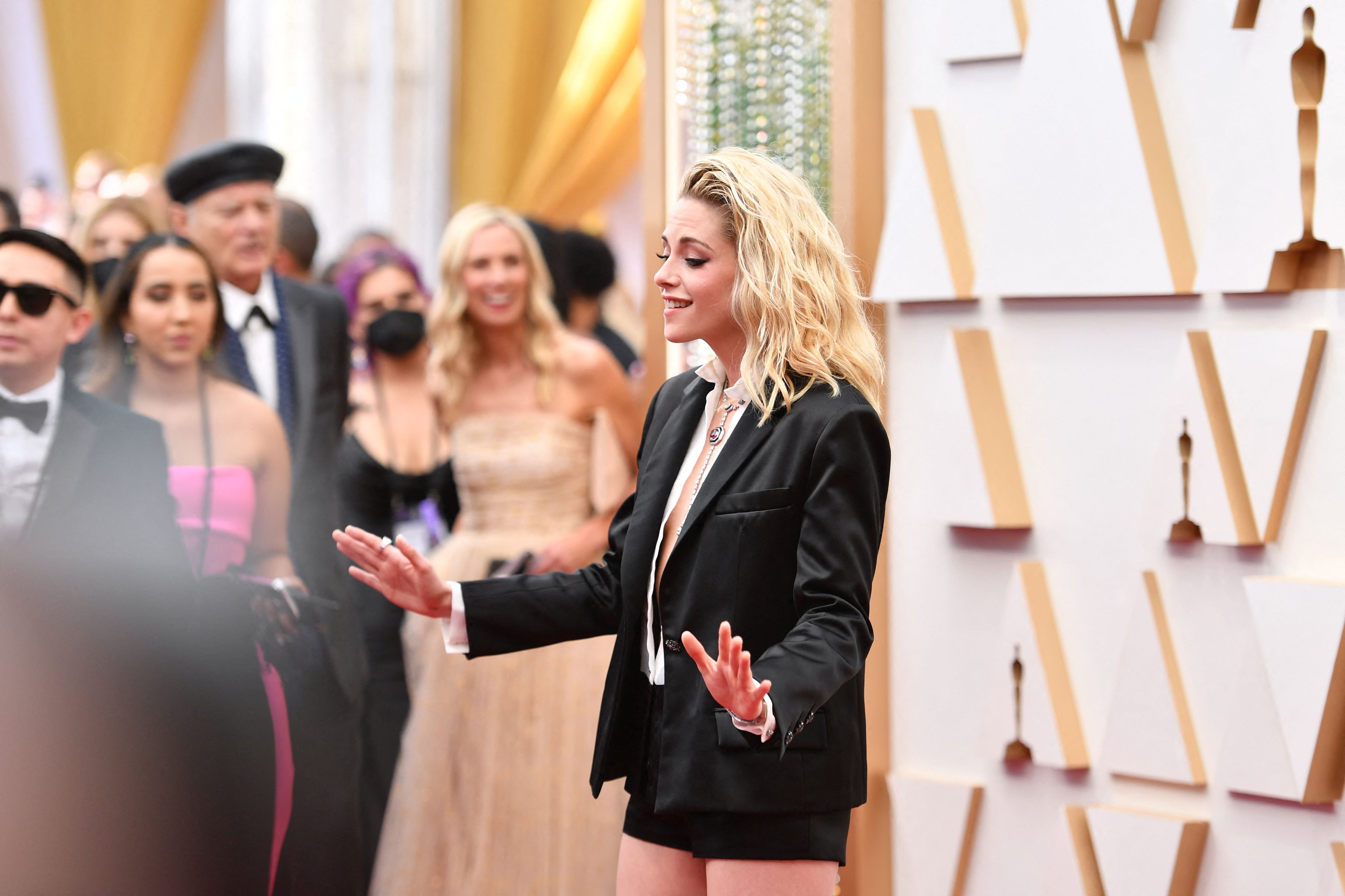 Kristen Stewart en la alfombra roja de los Premios Oscar 2022.