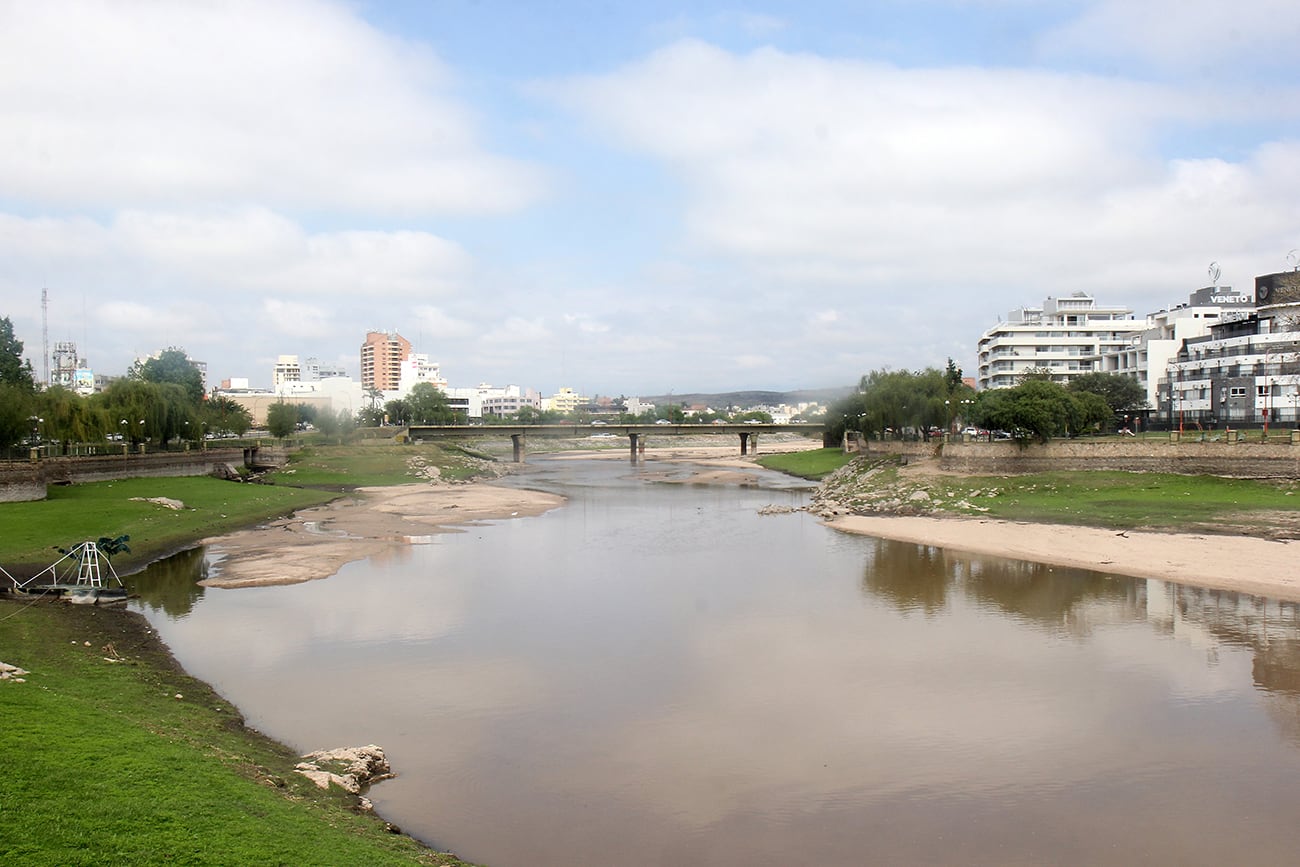 Tras las lluvias, el río San Antonio en la desembocadura del Lago San Roque, Córdoba. (La Voz)