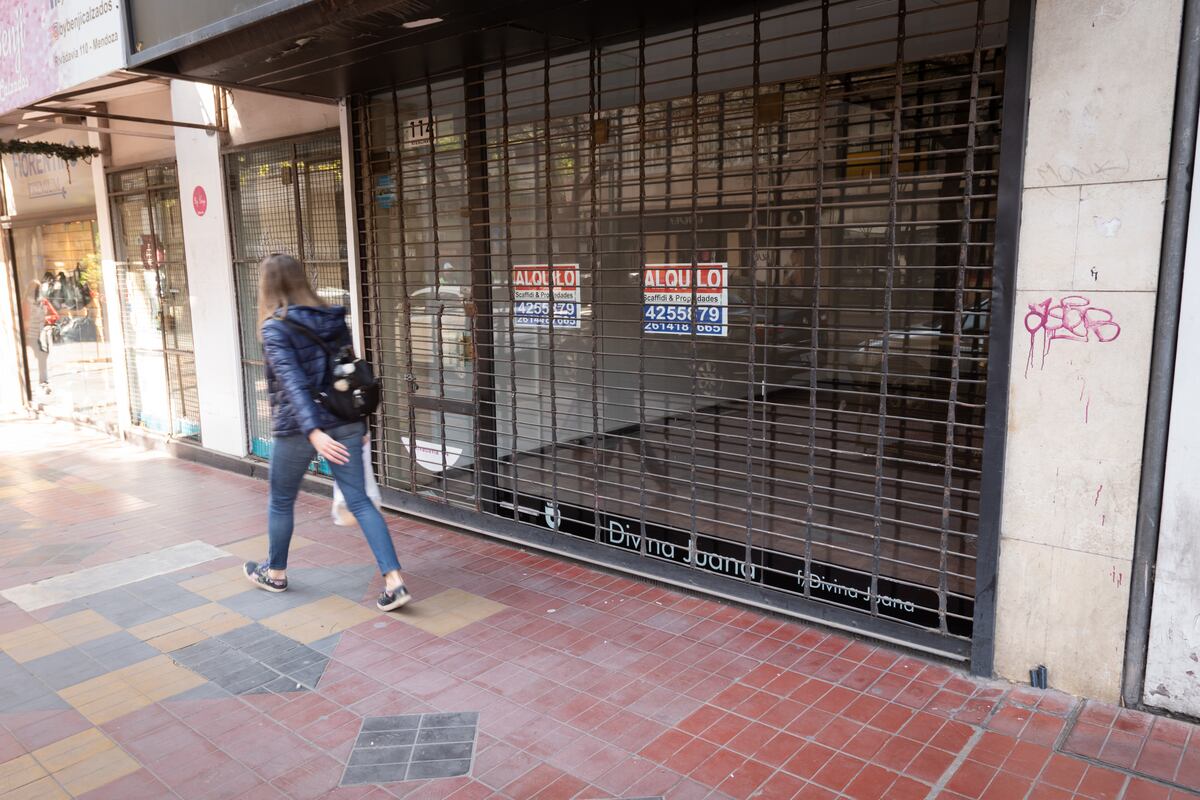La actividad económica en baja impediría un cierre total con cuarentena estricta por la segunda ola