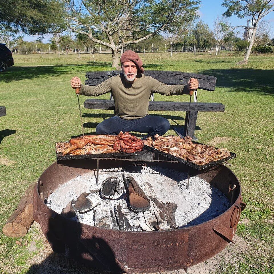 Cómo es la casa campo de Gabriel Batistuta que tiene cancha de vóley y de golf