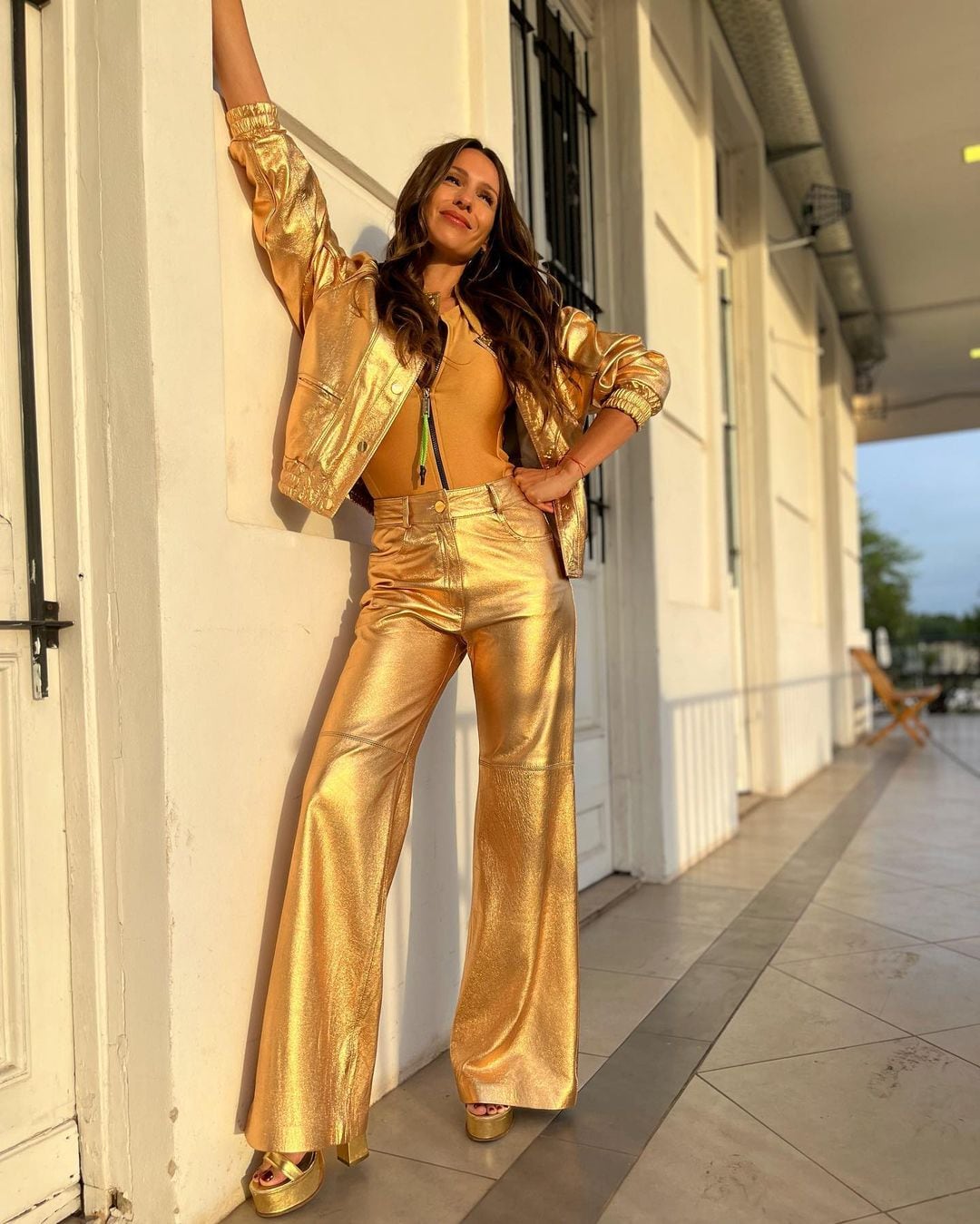 Pampita deslumbró con un total look gold