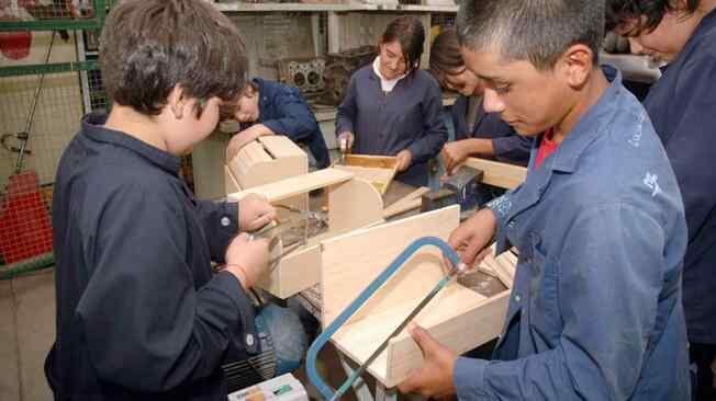 Se busca potenciar la educación técnica para resolver los inconvenientes en el sector socio productivo de la provincia.  