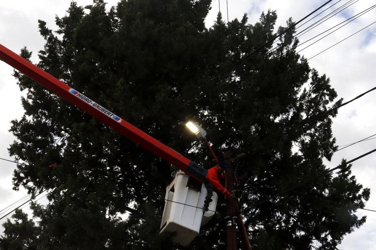 Mejoras en el espacio público: Nueva iluminación en Plaza Descotte de Villa Domínguez