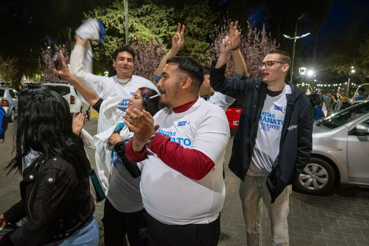 Los festejos de Frente Elegí tras el triunfo. Foto: Ignacio Blanco / Los Andes 


