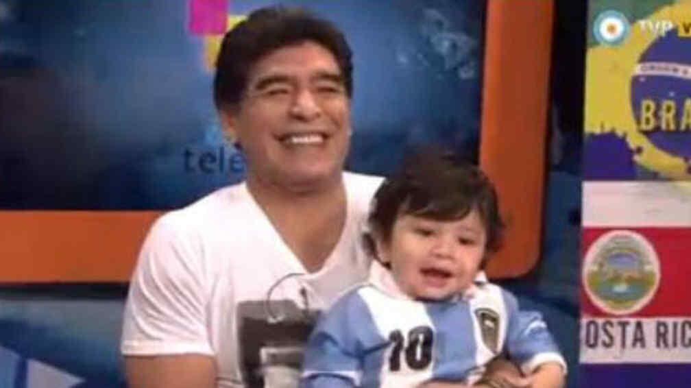 Diego Maradona junto a su hijo Dieguito Fernando.