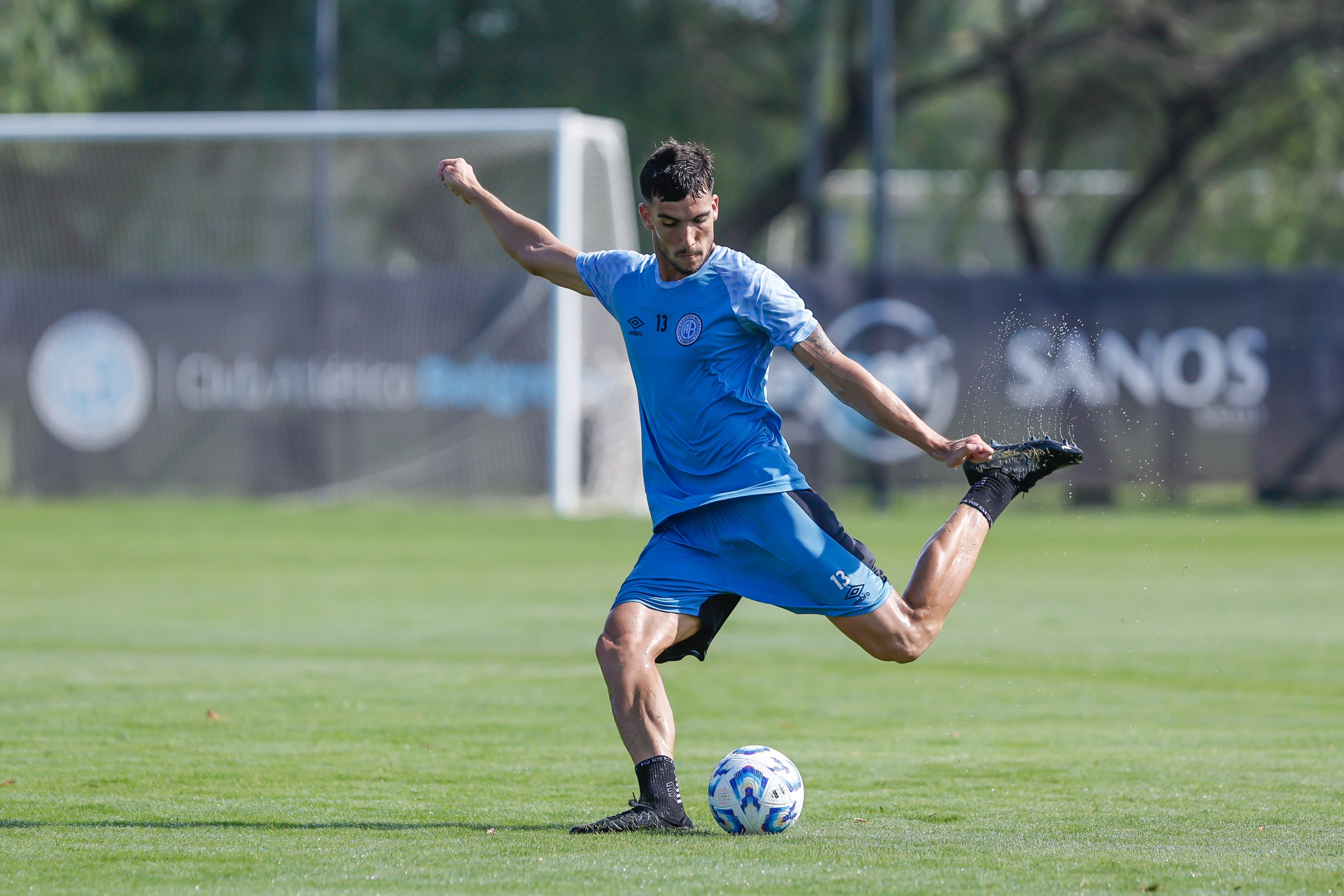 Nicolás Meriano, con chances de meterse en el 11 inicial de Belgrano ante Barracas (Prensa Belgrano).