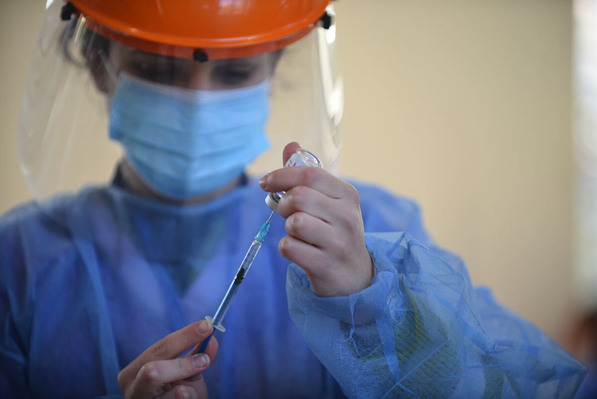 Las personas entre 40 y 50 años son las que menos se vacunan contra el COVID-19 en Salta