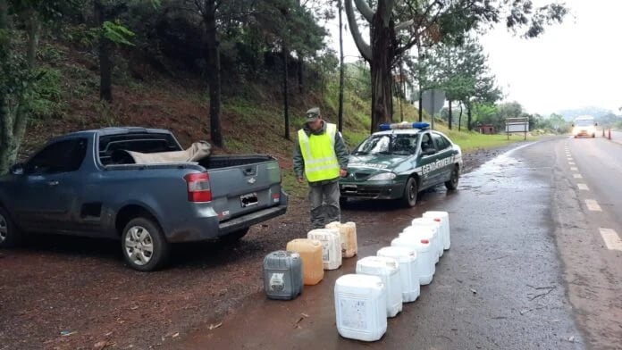 Bernardo de Irigoyen: Gendarmería incautó 345 litros de combustible de contrabando