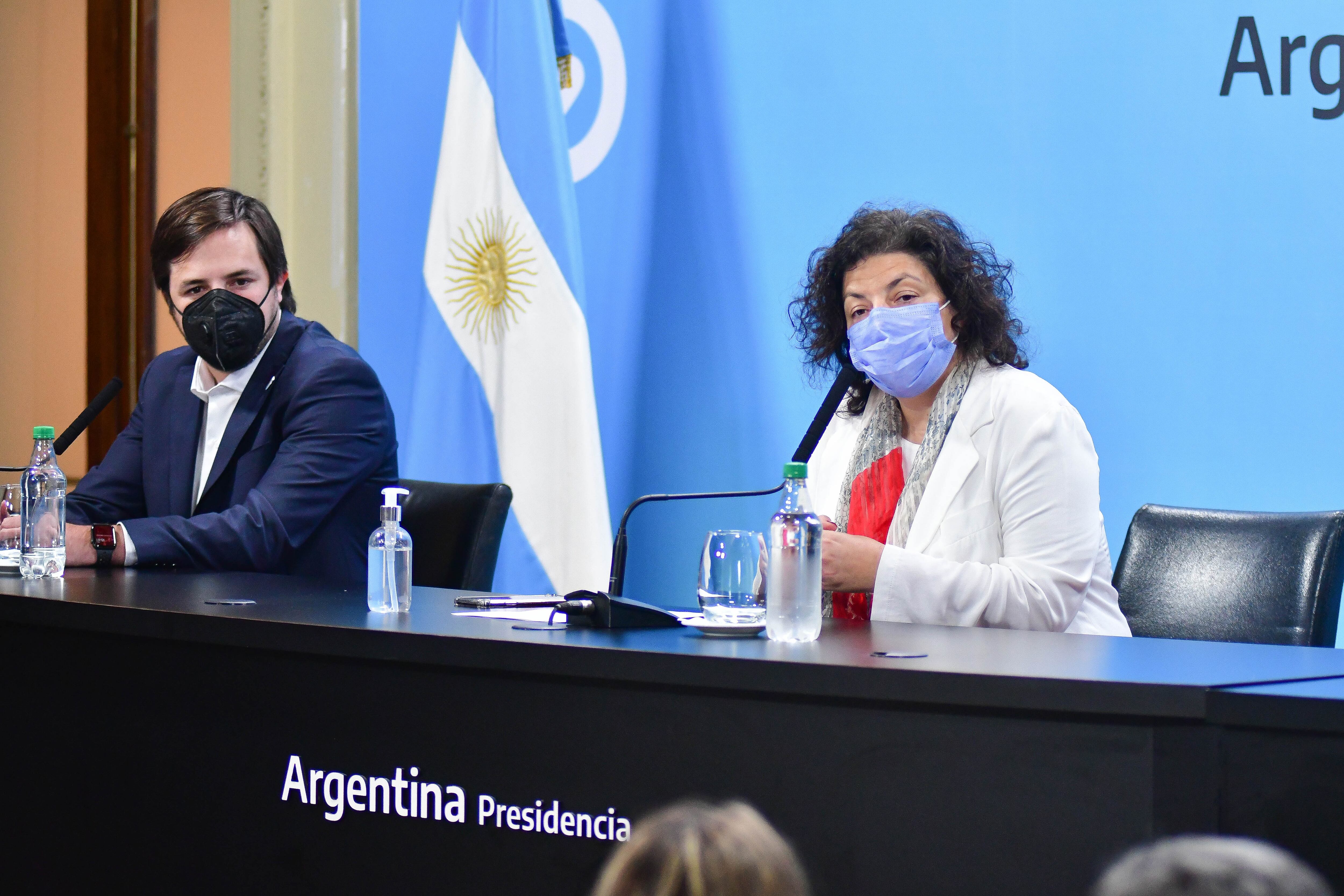 Nicolas Kreplak ,  Carla Vizzotti  y Fernan Quiros  Ministra de Salud durante una conferencia en la Casa Rosada sobre las vacunas Sputnik V y su segundo componente Foto Federico Lopez Claro