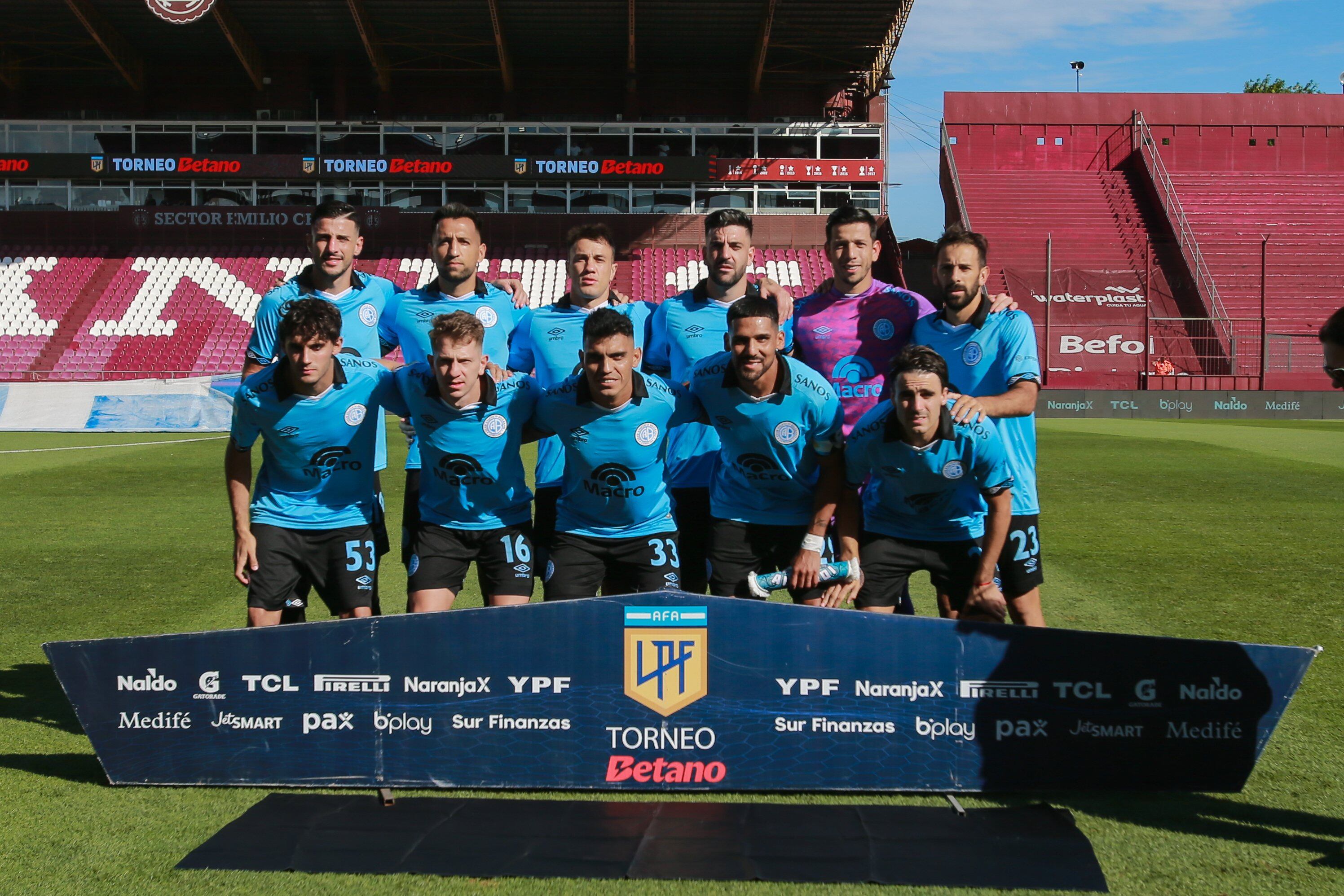 El 11 titular de Belgrano ante Barracas, en cancha de Lanús. (Prensa Belgrano).