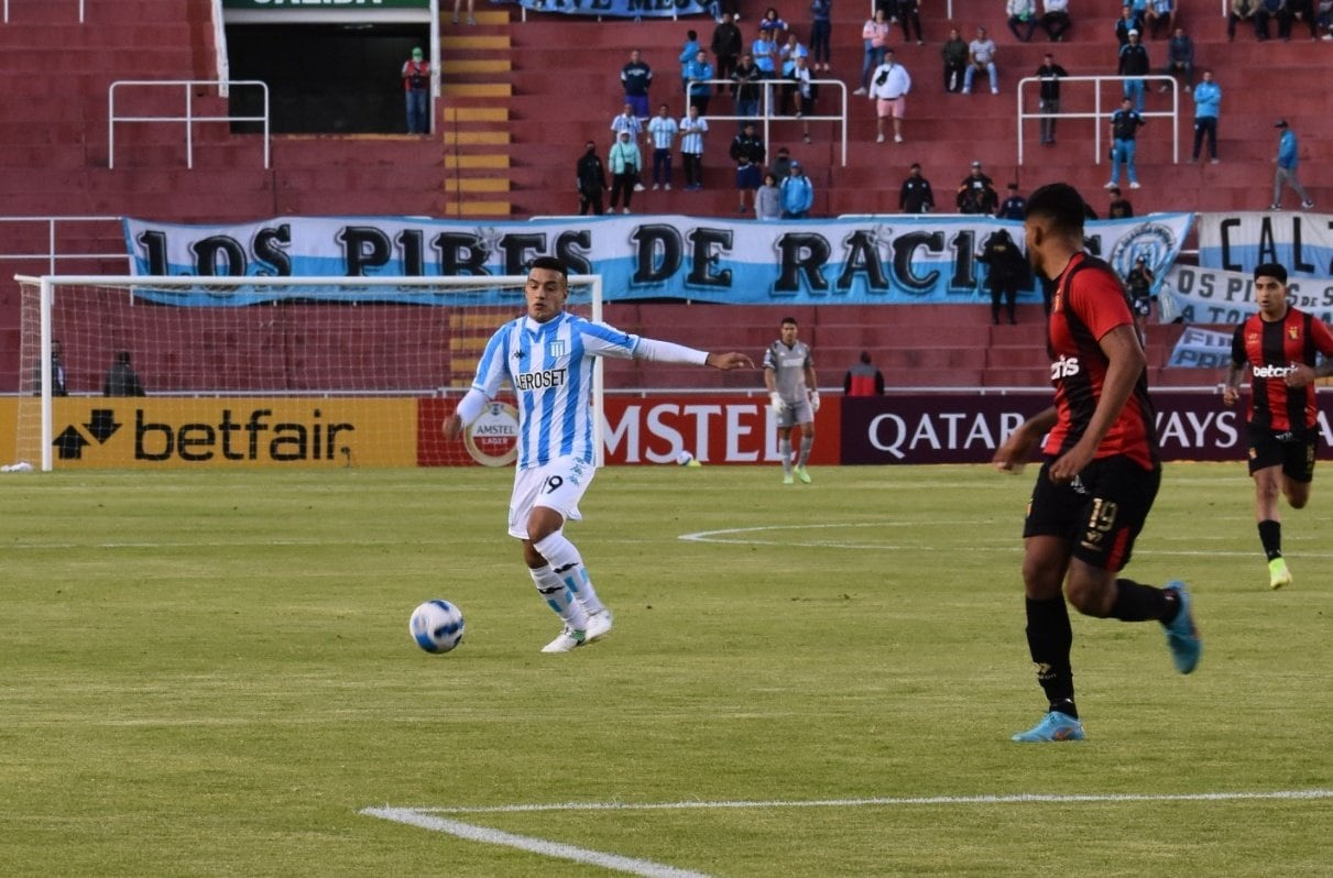 Leonel Miranda con la camiseta de Racing. 