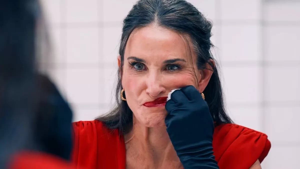 Demi Moore protagoniza "La sustancia" (Captura de pantalla).