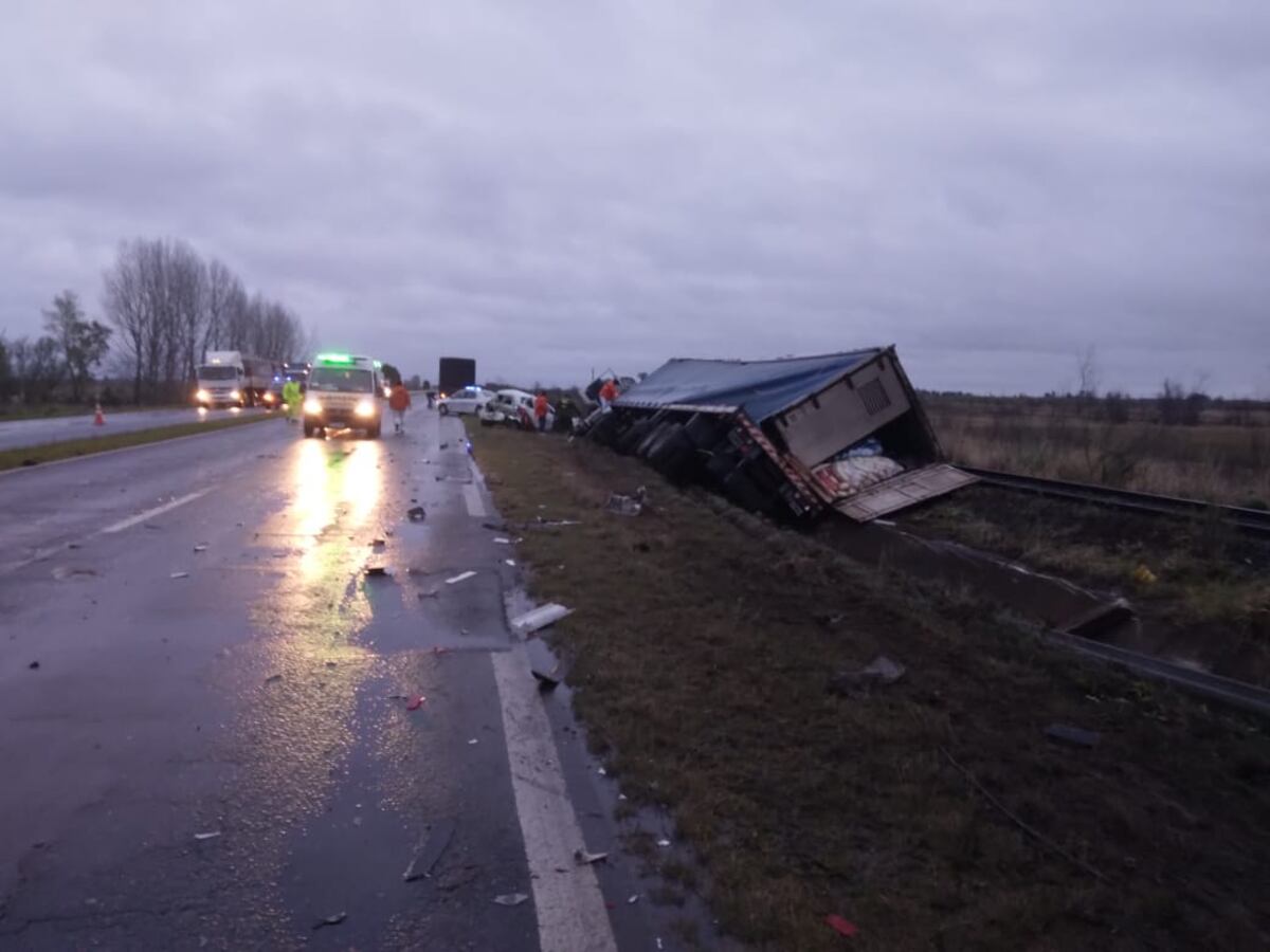 Fatal choque múltiple en la ruta 12: tres muertos y cinco heridos