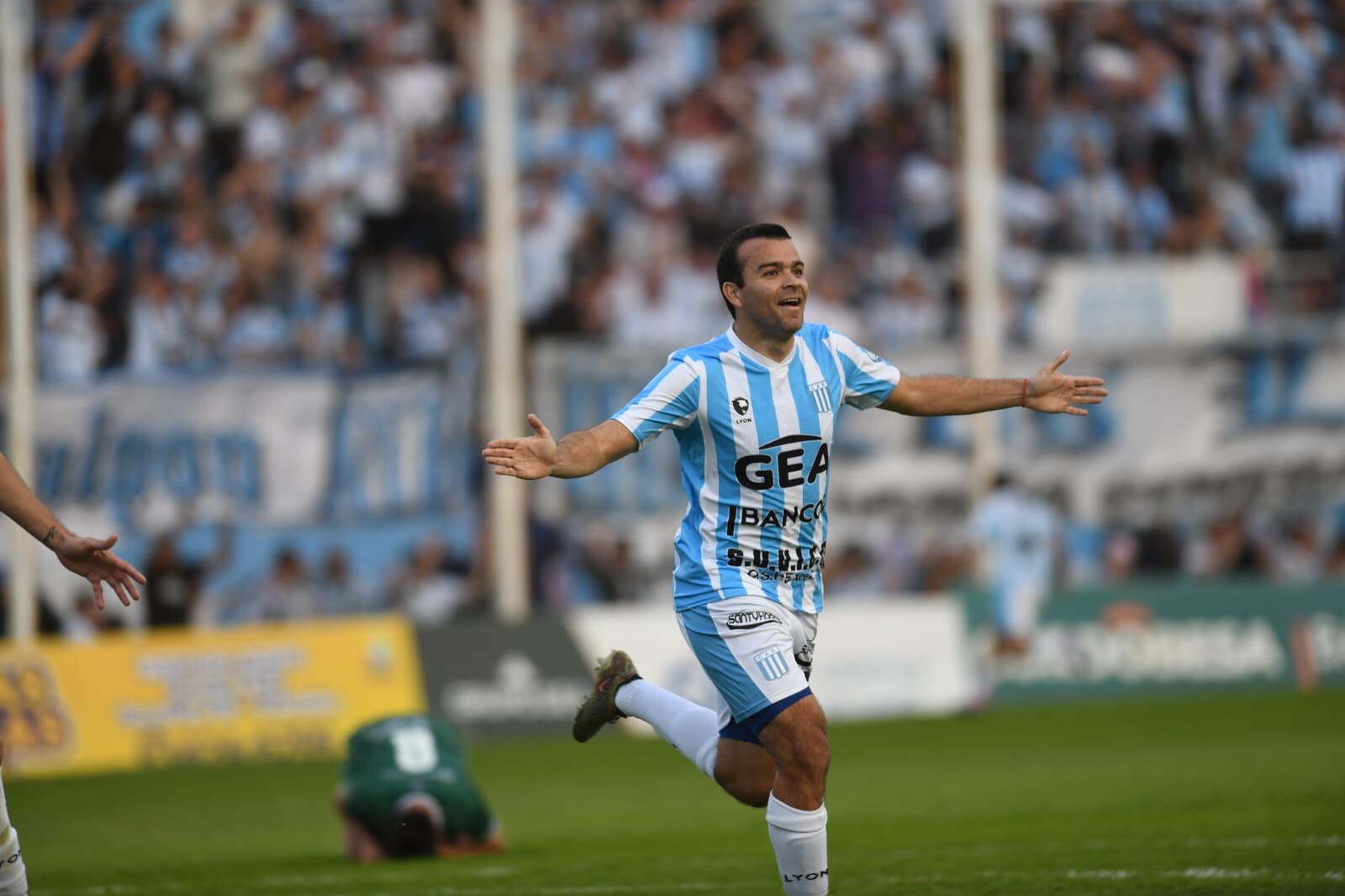 Facundo Curuchet, a los 39 minutos del complemento, marcó el gol de la ventaja de Racing ante San Miguel, en nueva Italia, y por la Primera Nacional. (Javier Ferreyra / La Voz)