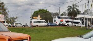 Largas filas para cargar combustible en Puerto Iguazú.