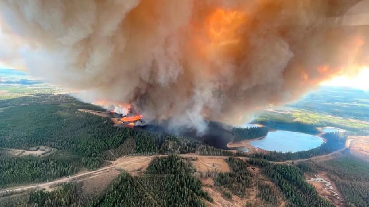 Más de 100 focos de incendios en Canadá