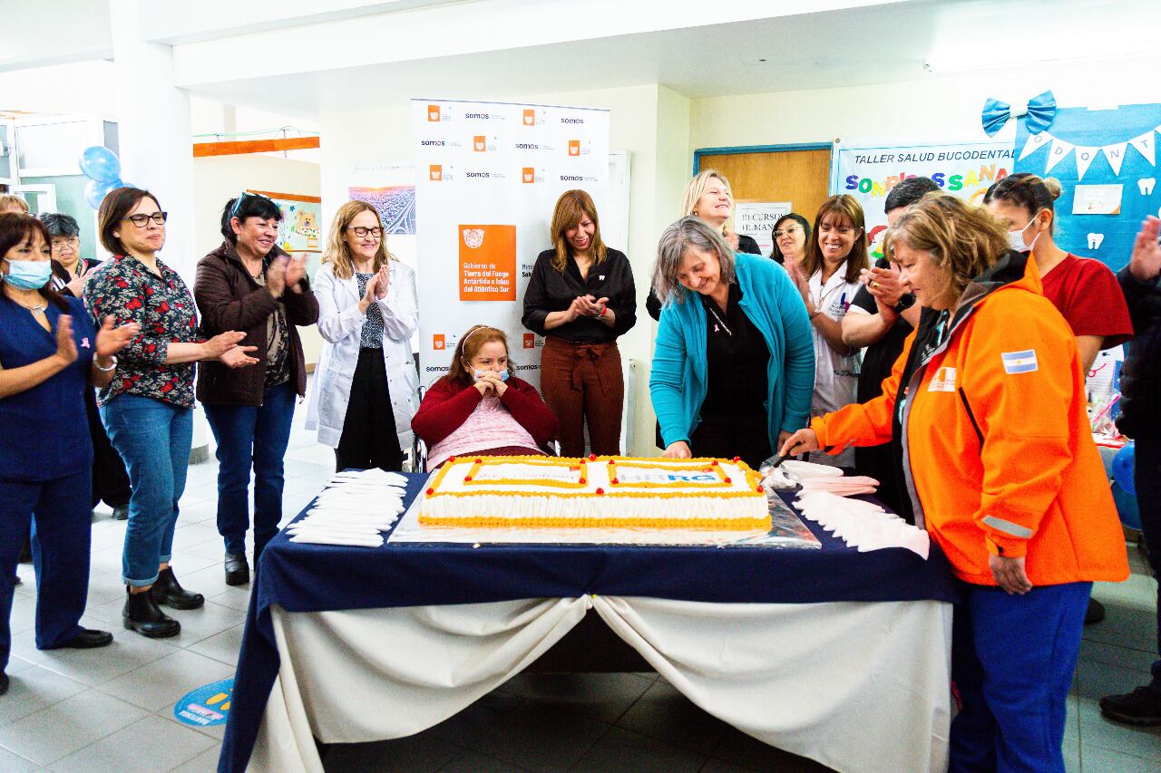 En el 75° Aniversario del HRRG no podía faltar la torta.