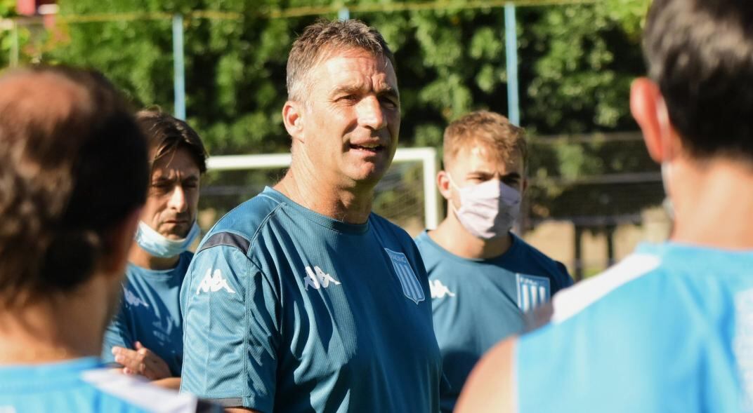 El entrenador Juan Antonio Pizzi (Foto: Prensa Racing)