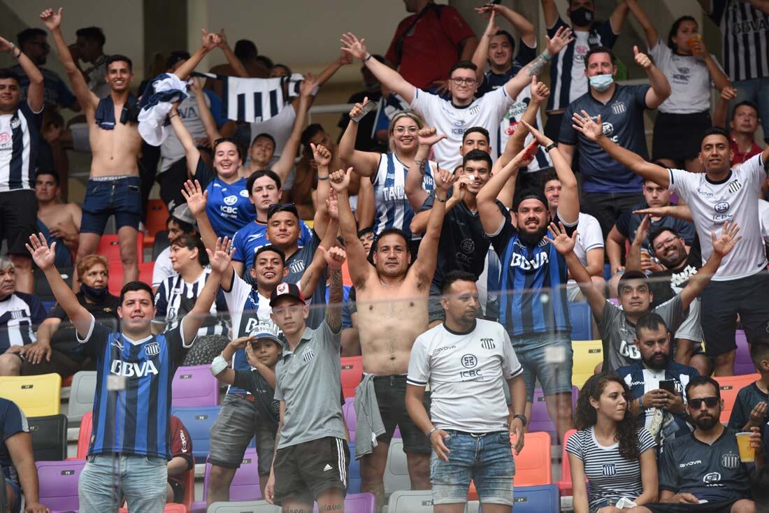 Cada socio tendrá asignada una platea para un acompañante en el Talleres-Independiente (Fotografías de José Gabriel Hernández).