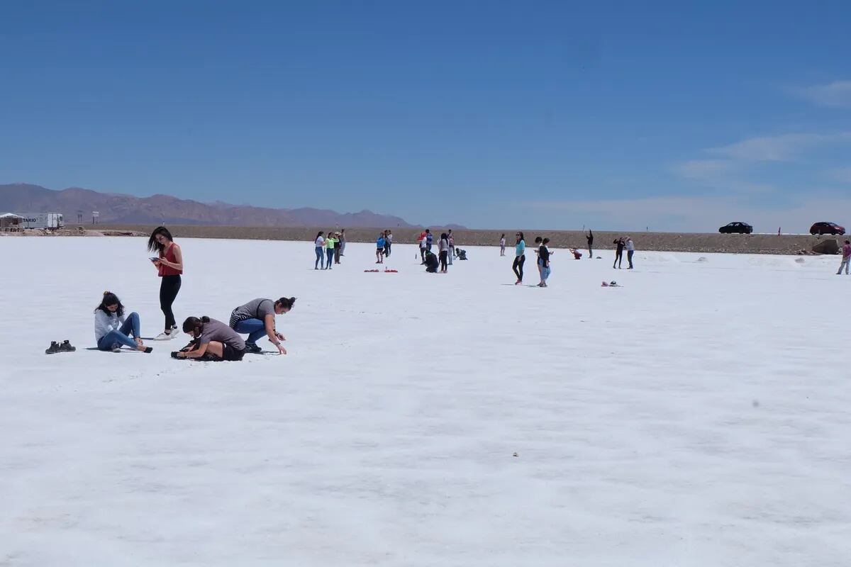 Las Salinas Grandes, un destino turístico que viajeros de todo el mundo buscan conocer a su paso por Jujuy en cualquier época del año.