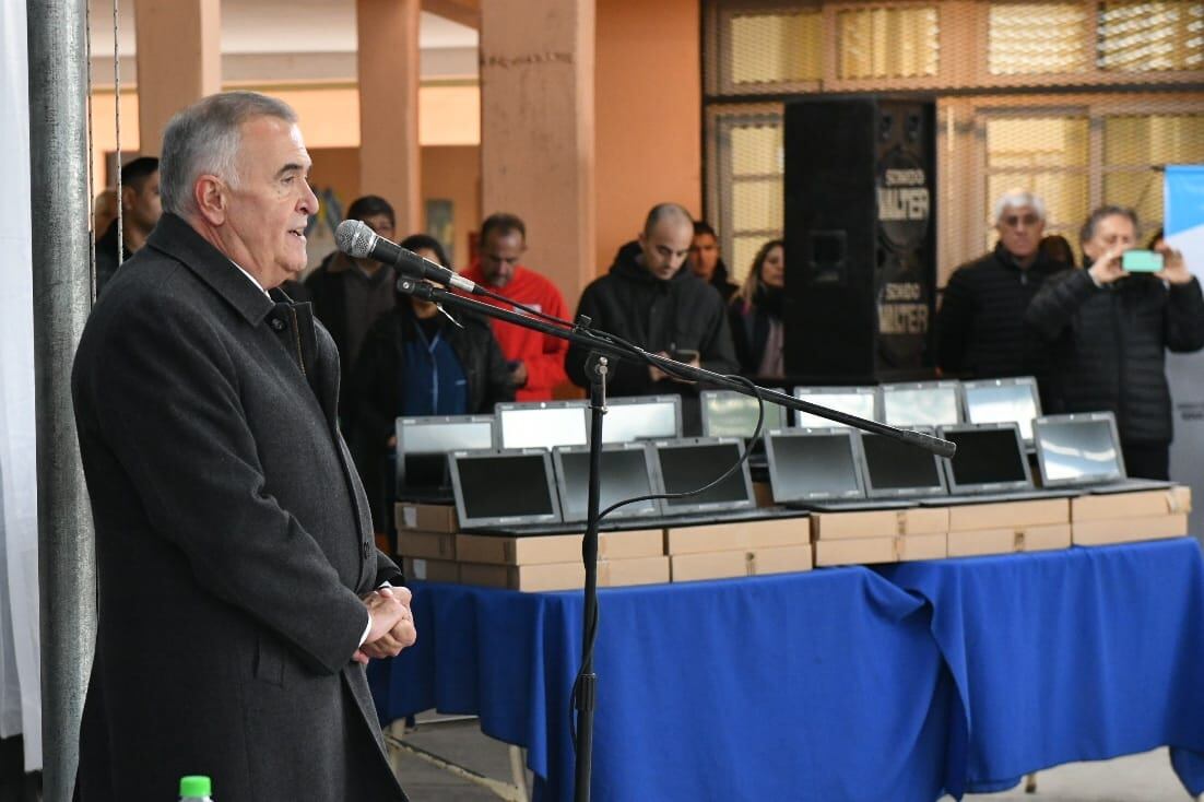 Con el firme compromiso de garantizar la accesibilidad a la educación.