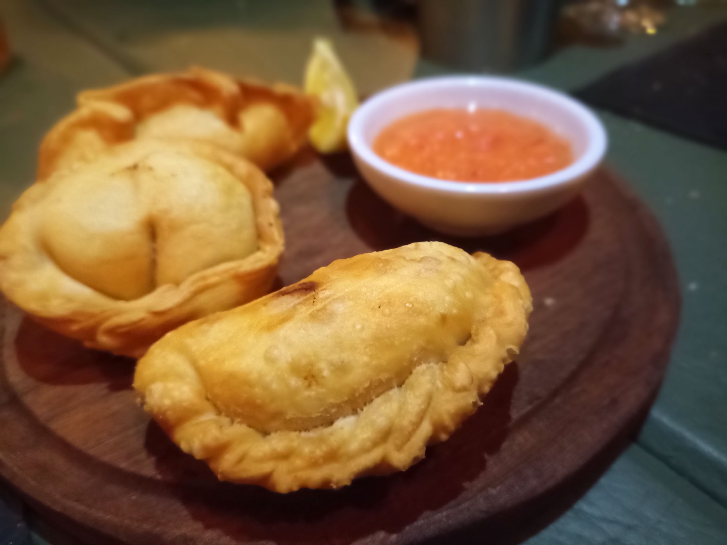 Cómo preparar las clásicas empanadas de jamón y queso y olvidarse del delivery

