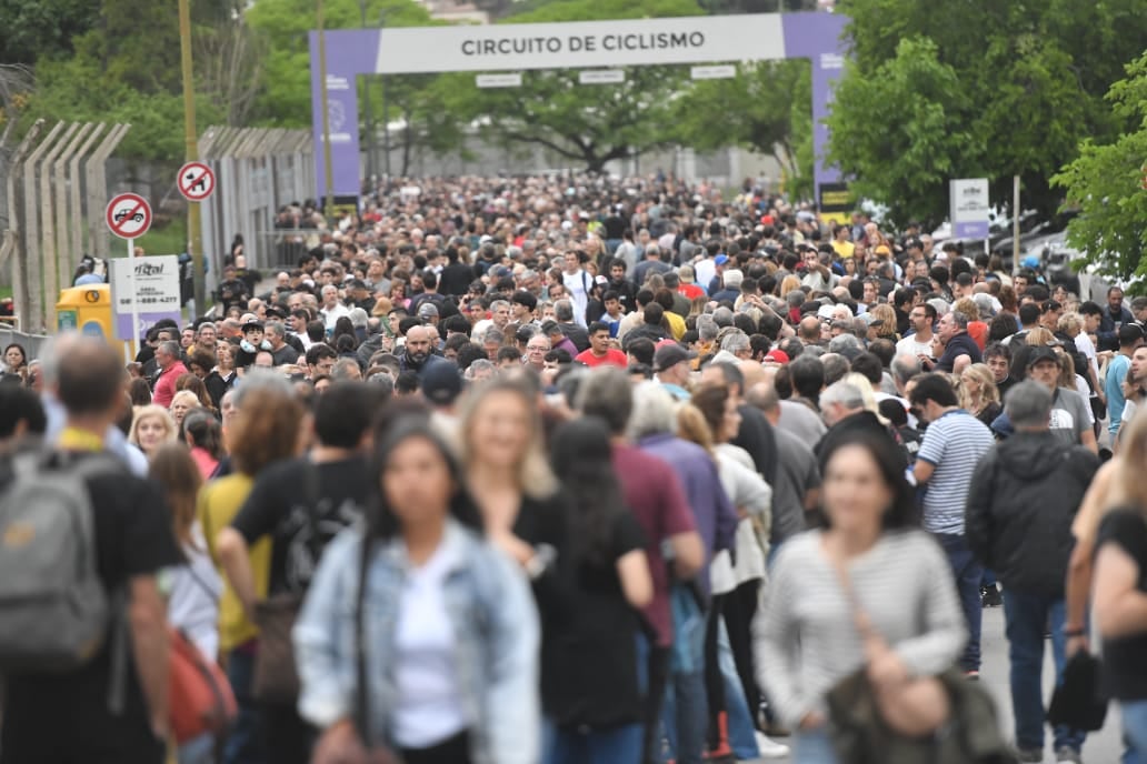 Paul McCartney en Córdoba. Largas filas y demoras en el ingreso al Kempes. (Javier Ferreyra / La Voz)