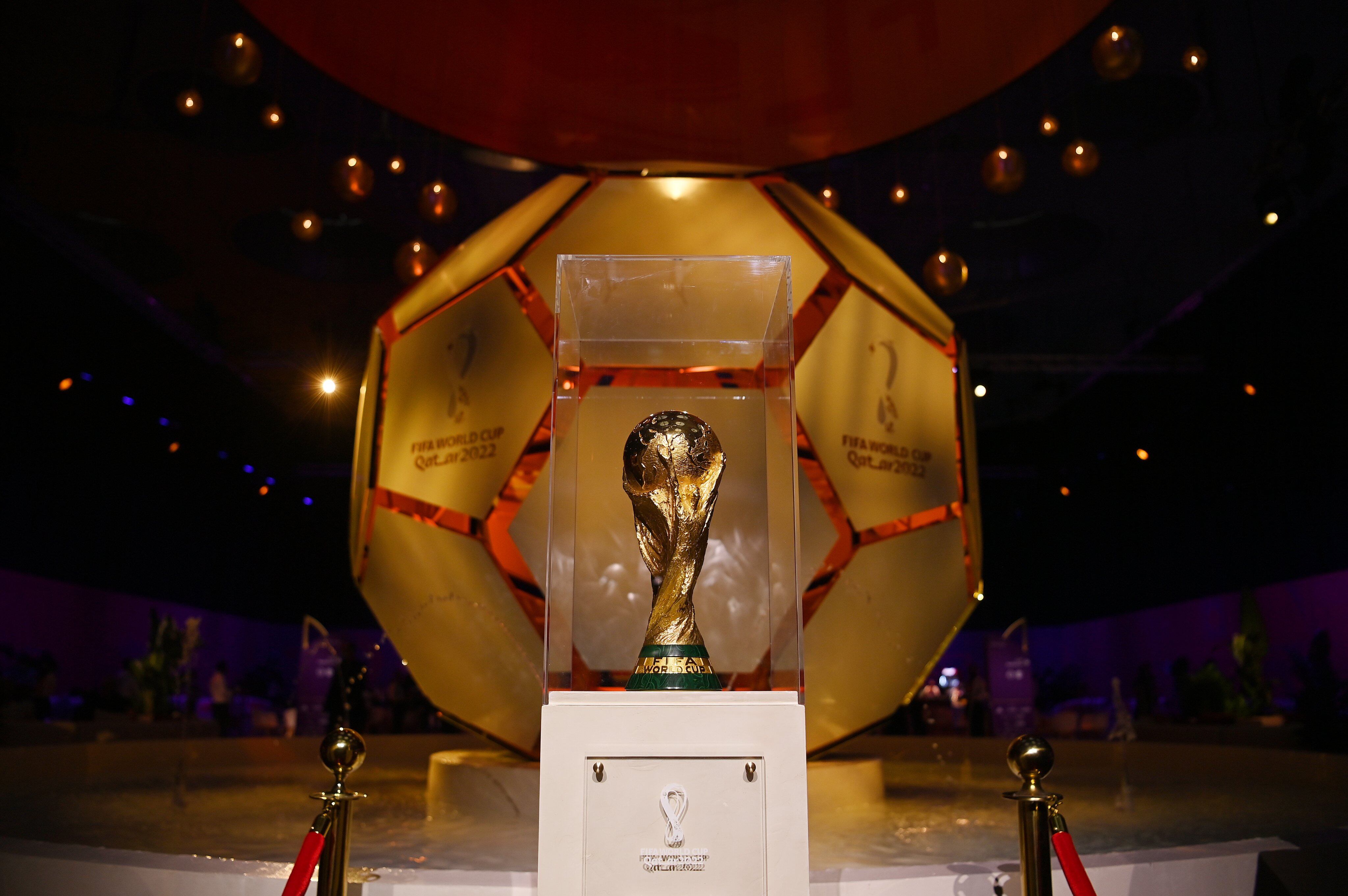 La Copa del Mundo estuvo presente en el sorteo de la fase de grupos del Mundial de Qatar 2022. (Gentileza Fifa).